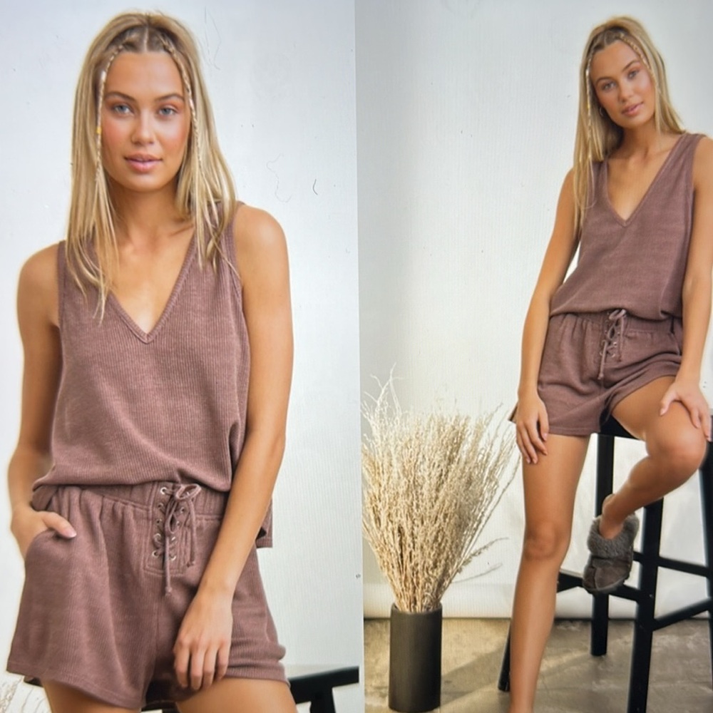 ❣️5 /$25 Only 1 set remaining ❤️ Paper moon Anne Sleeveless short set 🌸 - Picture 2 of 5